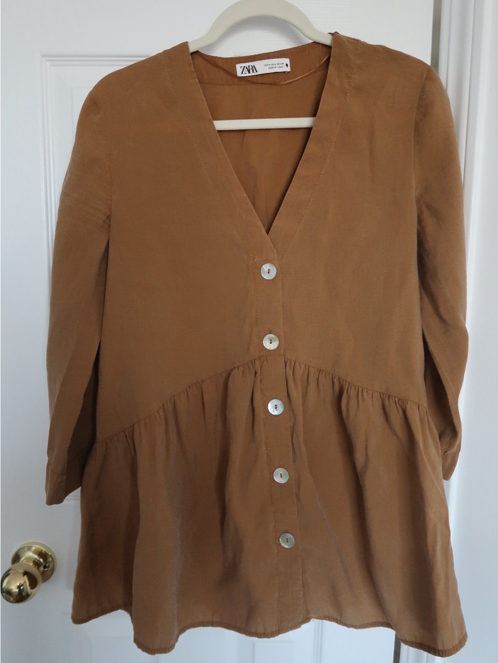 Zara size M 28 Women's Tan Button-Front V-Neck Peplum Top with shell buttons